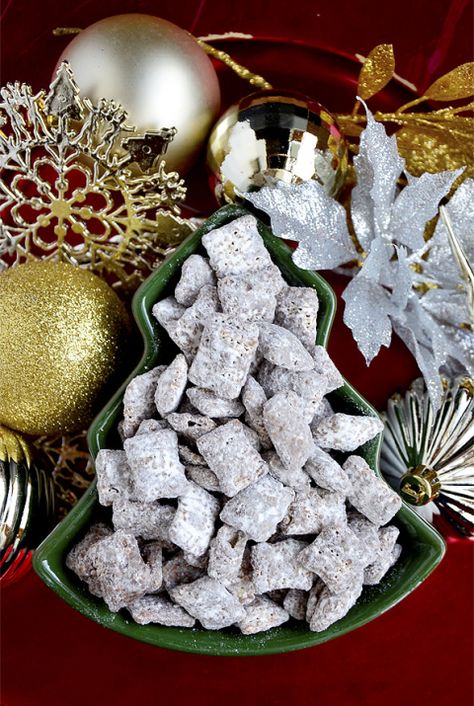 15 Minute Puppy Chow - Iowa Girl Eats Gluten Free Puppy Chow, Peanut Butter And Powdered Sugar, Homemade Puppy Chow, Gluten Free Chex, Jar Mixes, Dessert Quick, Easy Gluten Free Recipes, Best Cereal, Puppy Chow Recipes