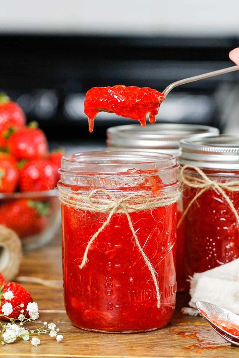 Certo Strawberry Freezer Jam - So Good You'll Never Buy Jam Again Liquid Pectin Recipes, Raspberry Freezer Jam, Pectin Recipes, Peach Jam Recipe, Strawberry Freezer Jam, Freezer Jam Recipes, Strawberry Jam Recipe, Rhubarb Jam, Freezer Jam