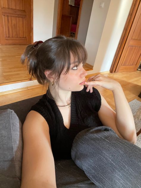 Haircut Inspiration With Bangs, Whispy Front Bangs With Ponytail, Hairstyles Ponytail With Bangs, Bangs That Look Good With Ponytail, Brown Hair With Bangs Aesthetic, U Shaped Bangs, Wispy Bangs Short Hair Straight, Ponytail With Wispy Bangs, No Style Bangs