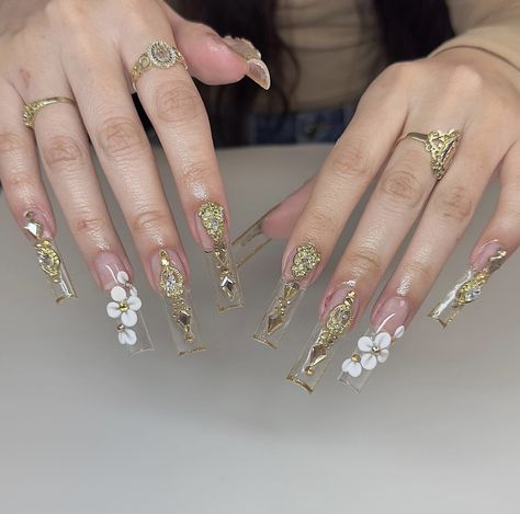 Gold Quince Nails, Buchona Nails, Quince Nails, Quinceanera Nails, Gold Quince, Gel Toe Nails, Wow Nails, Super Cute Nails, Spring Acrylic Nails