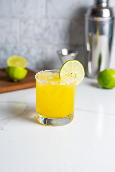 Mango Puree Cocktails, Kitchen Swagger, Limeade Margarita, Classic Tequila Cocktails, Lime Margarita Recipe, Mango Margarita Recipe, Classic Vodka Cocktails, July Cocktails, Cocktails Classic