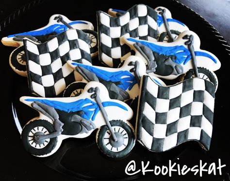 Yamaha Birthday Party, Dirt Bike Cookies, Racing Cookies, Dirtbike Birthday Party, Motorcycle Birthday Cakes, Motocross Birthday Party, Motocross Birthday, Motorcycle Birthday Parties, Motocross Baby