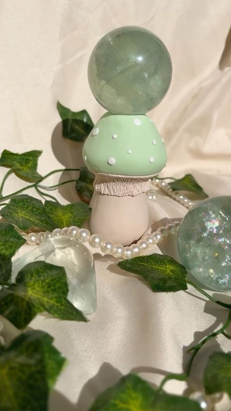 Diy Sphere Stand, Clay Sphere Holder, Crystal Sphere Holder, Clay Mushrooms, Sphere Holder, Clay Clay, Ceramics Pottery Art, Diy Crystals, Cute Clay