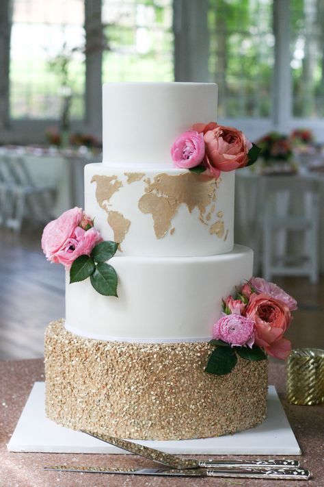 This classy cake that’s perfect for a travel-loving couple. | 25 Incredibly Beautiful Wedding Cakes That Won 2015 Travel Theme Wedding, Unique Wedding Cakes, Gold Wedding Cake, Classic Cake, Wedding Cake Inspiration, Beautiful Wedding Cakes, Wedding Cake Designs, Stylish Wedding, Travel Wedding