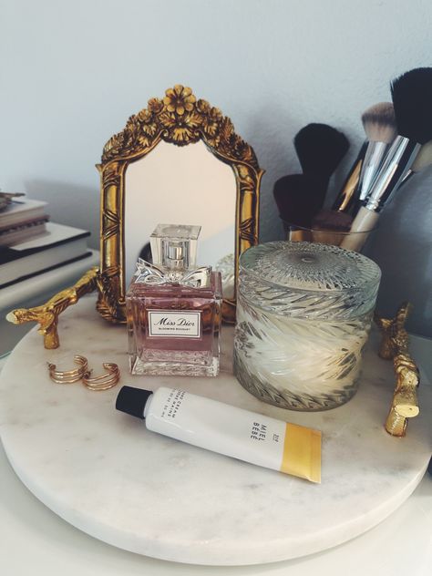 Parisian chic style marble gray makeup vanity perfume flowers mirror candle lotion earrings gold Parisian Nightstand Decor, Parisian Dresser Decor, Parisian Nightstand, Parisian Vanity, Parisian Dresser, Marble Tray Decor, Nightstand Aesthetic, Parisian Makeup, Makeup Vanity Decor