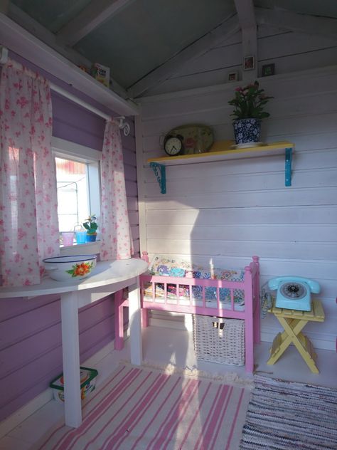 Decorating Inside Playhouse Ideas, Small Playhouse Interior, Small Shed Ideas Hangout, Cubby House Interior, Kids Playhouse Interior, Play House Interior, Playhouse Interior Ideas, Kids Play Yard, Kids Outdoor Spaces