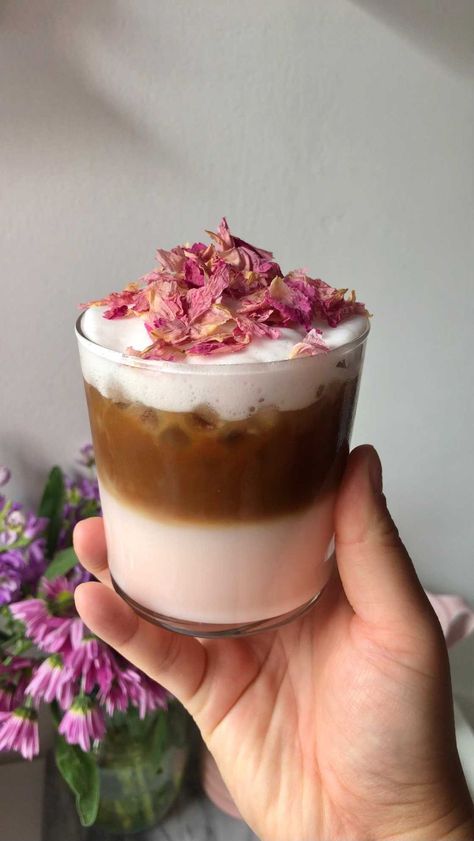 Rose Emoji, Herb Diet, Rose Latte, Rose Syrup, Latte Recipe, Tea Latte, Iced Coffee, Syrup, Pink Rose