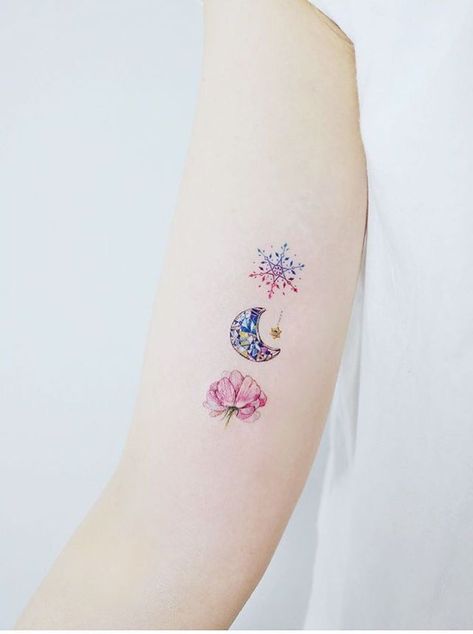 sun moon stars tattoo Snow Flake Tattoo, Tattoo Dotwork, Inspiration Tattoos, Tattoo Life, Dream Tattoos, Skull Tattoos, Star Tattoos, Foot Tattoos, Sleeve Tattoo