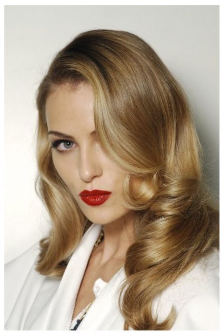 Old Hollywood Blonde, Hollywood Blonde, Blond Hairstyles, Valentina Zelyaeva, Retro Curls, Vintage Curls, Super Hair, Trendy Hair Color, Red Hair Color