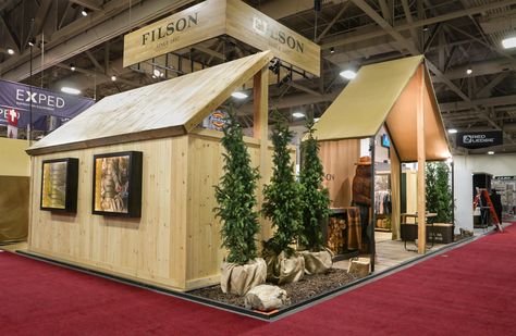 Beautiful wood structure for Filson's trade show exhibit at Outdoor Retailer. Condit has worked with this prestigious brand for years to help make their brand shine at industry events. Outdoor Booth Design, Island Booth, Market Vendor, Stand Feria, Industrial Office Design, Art Galleries Design, Trade Show Exhibit, Trade Show Booth, Exhibit Design