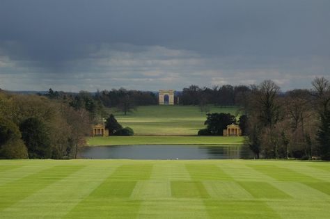 Stowe landscapegarden, designed by Lancelot 'Capability' Brown (1716-1783) Classic Garden Design, English Estates, Capability Brown, English Architecture, European Architecture, Classic Garden, House Landscape, Farm Gardens, English Garden