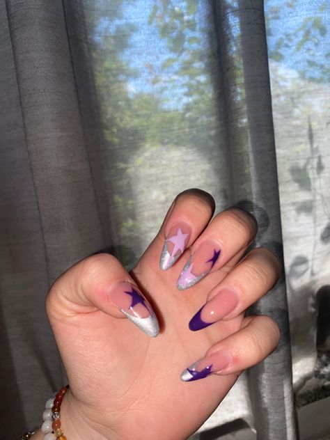 Olivia Rodrigo Nails Ideas Guts, Olivia Rodrigo Nails, Makeup Carnaval, Purple And Silver Nails, Stars Nails, Concert Nails, Dark Purple Nails, Star Nail Designs, Purple Stars