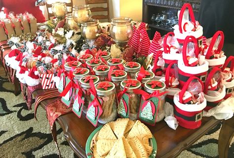 How to  Have a Cookie EXCHANGE Party Cookie Exchange Favors, Cookie Exchange Display Ideas, Cookie Swap Packaging Ideas, Cookie Exchange Party Favors, Cookie Exchange Packaging, Cookie Exchange Party, Holiday Cookie Exchange, Christmas Cookie Exchange, Diy Cookie