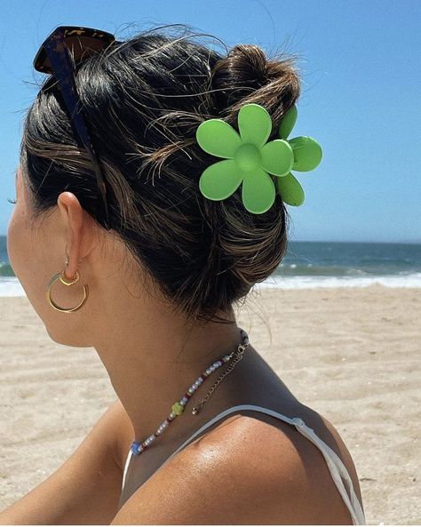 Flower Hair, Claw Clip, Hair Clips, A Woman, The Beach, Hairstyles, Green, Hair, Beauty