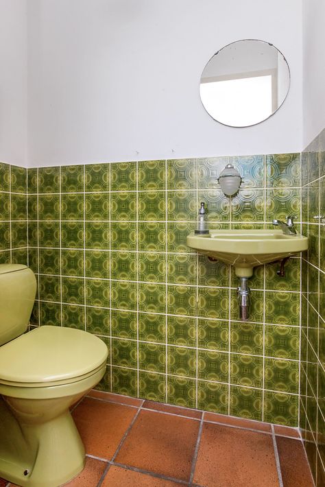 70s Green Bathroom, 70s Toilet, 70’s Bathroom, Groovy Bathroom, 70’s Interior Design, 70s Bathroom Decor, 1970s Bathroom, 70s Bathroom, Mcm Bathroom