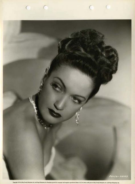 Dorothy Lamour Dorothy Lamour, Hollaback Girl, Girl Movies, Old Hollywood Glamour, Vintage Hollywood, Classic Movies, Vintage Movies, Hollywood Glamour, Classic Hollywood