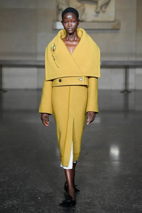 Erdem Fall 2024 Ready-to-Wear Runway, Fashion Show & Collection Review [PHOTOS] Big Yellow Taxi, Couture 2024, Haute Mess, Women's Runway Fashion, Erdem Moralioglu, Thanksgiving Fashion, Yellow Taxi, Autumn Thanksgiving, Show Collection