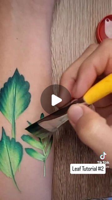 two ways to paint pretty leaves How To Paint A Leaf, Leaf Face Paint, Leaf Painting Ideas, Flower Face Paint, Dry Leaf Art, Face Painting Tips, Dry Brush Painting, Pretty Leaves, Face Paint Brushes