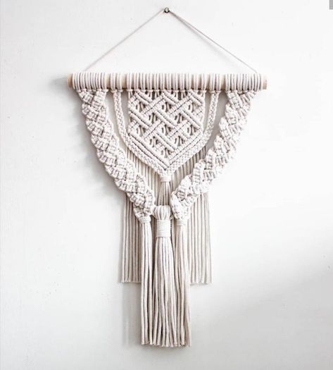 Small Macrame Wall Hanging, Macrame Wall Hanging Tutorial, Macrame Headboard, Yarn Wall Art, Macrame Knots Pattern, Small Macrame, Macrame Wall Hanging Diy, Macrame Wall Hanging Patterns, Crochet Wall Hangings