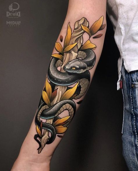 Traditional Tattoo Animals, Traditional Snake Tattoo, Neo Tattoo, Tattoo Snake, Traditional Tattoo Inspiration, Traditional Tattoo Sleeve, Tatuaje A Color, Traditional Tattoo Art, Tattoo Project