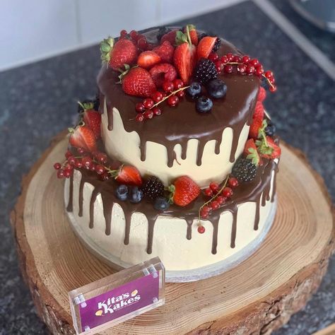 Kita’s Kakes’s Instagram profile post: “Happy Saturday !⁣ ⁣ 2 tier drip cake with fresh fruit on top, sitting on this beautiful tree log🌳🍇🍓🍎…” 2 Tier Drip Cake, Wedding Cake Fruit, Drip Wedding Cake, Cake With Fresh Fruit, Cake 2 Tier, Fresh Fruit Cake, Cake Fruit, Two Tier Cake, Coconut Chutney