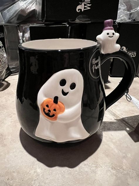 New Ghost Coffee MUG 15oz Cup White Halloween W. Black Pumpkin RARE 872671095438 | eBay Halloween Mug Designs, Halloween Mugs Coffee Cups, Spooky Mugs, Halloween Ceramics, Halloween Coffee Mugs, Spooky Basket, Boo Baskets, Ghost Coffee, Pumpkin Mug