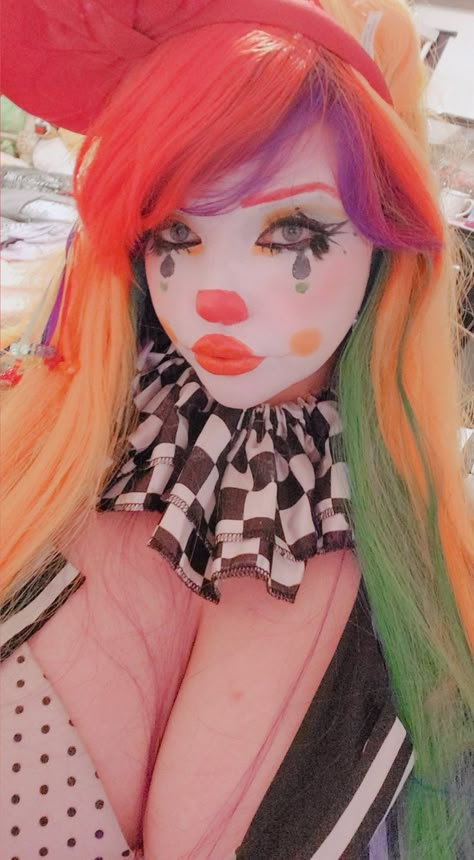 Funny Relationship Advice, Hot Clown, Clown Pfp, Clown Girl, Female Clown, Cute Clown, Goth Beauty, Clown Costume, Clown Makeup