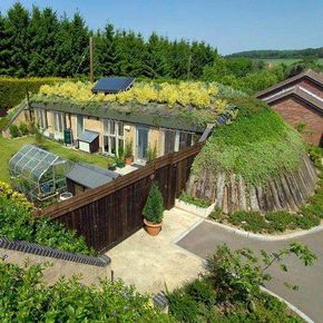 Solarpunk Community, Maison Earthship, Earth Ships, Earthship Biotecture, Earth Ship, Turf House, Earth Sheltered Homes, Eco Village, Sheltered Housing