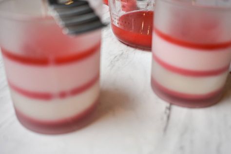 Peppermint Stripe Soy Candle Tutorial - Jessica Welling Interiors Diy Peppermint Candle, Peppermint Candle, Candles For Christmas, Soy Wax Flakes, Peppermint Candles, Candle Tutorial, Candle Fragrance Oil, Glass Measuring Cup, White Wax