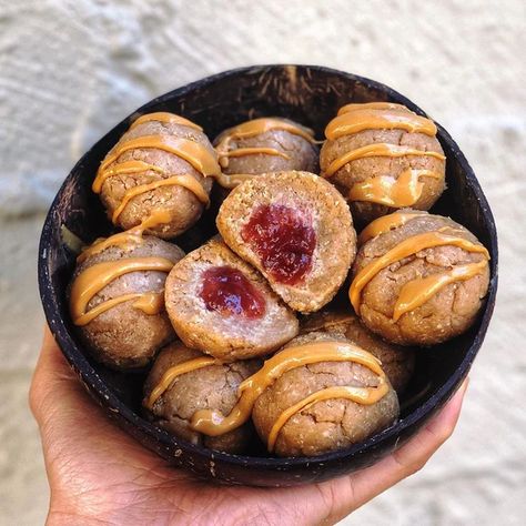 Enjoy the classic pb &j combo in a bliss ball form! This protein-filled balls are a great snack whenever a craving hits! Refreshing Breakfast, Protein Balls Recipes, Coconut Bowls, Australia Food, Coconut Bowl, Guilt Free Dessert, Vegan Protein Powder, Protein Balls, Bliss Balls