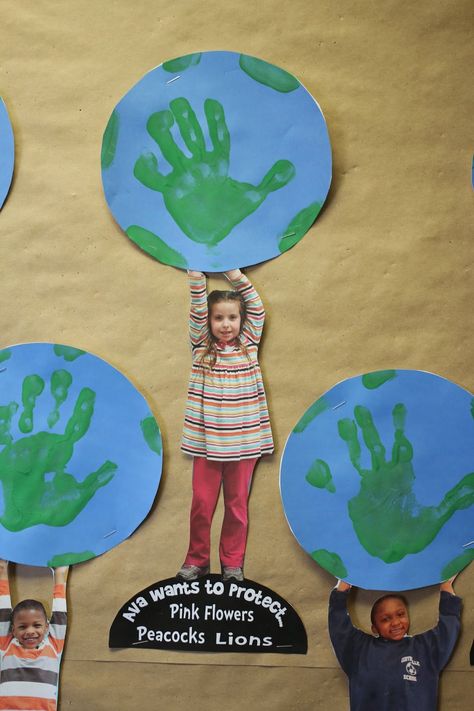 Handprint Activity, Earth Week, Earth Day Projects, Saving The Planet, Eco Logo, Earth Day Crafts, Earth Day Activities, Spring Preschool, Environment Day