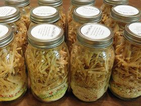 Noodle Soup In A Jar, Mason Jar Gifts Recipes, Jar Food Gifts, Mason Jar Soup, Thrive Life Recipes, Mason Jar Mixes, Dried Ginger, Dry Soup Mix, Thrive Recipes