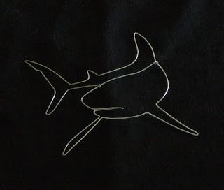 Paper Clips Art, Shark Jewelry, Copper Wire Art, Wire Jewelry Patterns, Wire Art Sculpture, Art Lettering, Welding Art Projects, Art Wire, Viking Knit