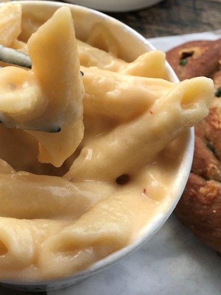 I Tried Oprah's Favorite Mac & Cheese and It Was Worth the Wait Oprahs Mac And Cheese, Recipes Using Cheese Whiz, Cheese Whiz Mac And Cheese, Cheese Whiz Recipes, Cheez Whiz, Easy Mac N Cheese, Cheese Whiz, Best Mac And Cheese, Mac Cheese