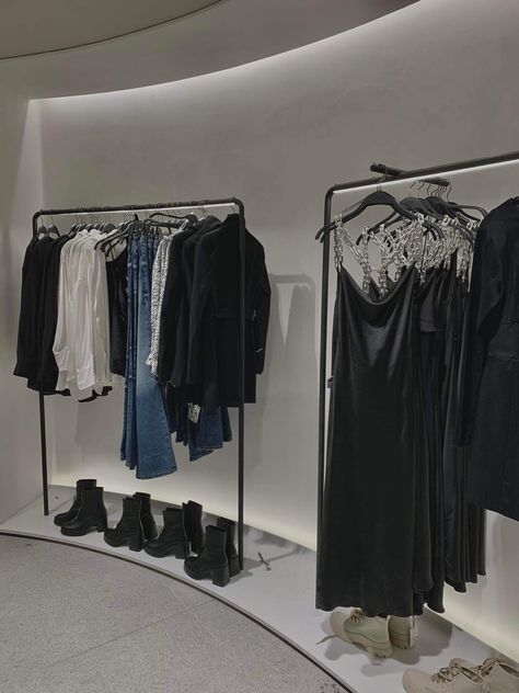 Zara Moodboard, Fashion Store Display, Zara Aesthetic, Zara Shop, Zara Store, Shopping Aesthetic, Vision 2024, Visual Merchandiser, Inside Shop