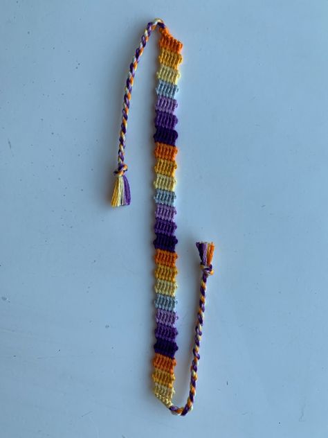 Solid Color Friendship Bracelet, Flip Flop Bracelet Pattern, Flip Flop Bracelet, Bestie Bracelets, Brazilian Bracelet, String Bracelet Patterns, Friendship Bracelets Easy, Pattern Flip Flops, Yarn Bracelets