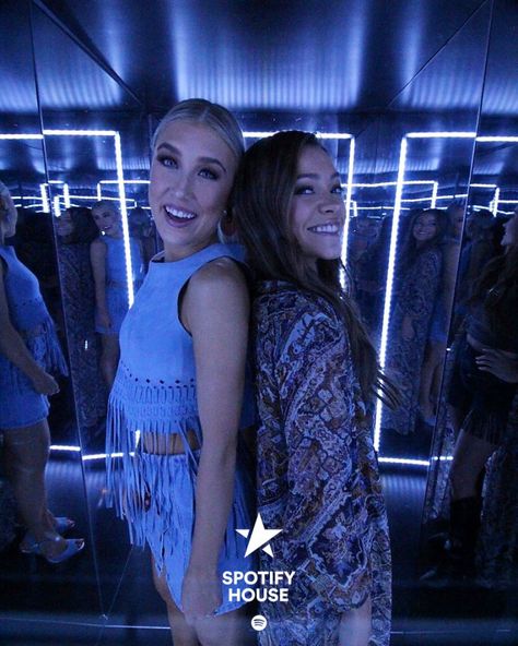 Maddie And Tae Aesthetic, Maddie And Paige Rares, Maddie And Paige, Maddie Animal, Willie Jones, Maddie & Tae, Mirror Photo Booth, Morgan Evans, Danielle Bradbery