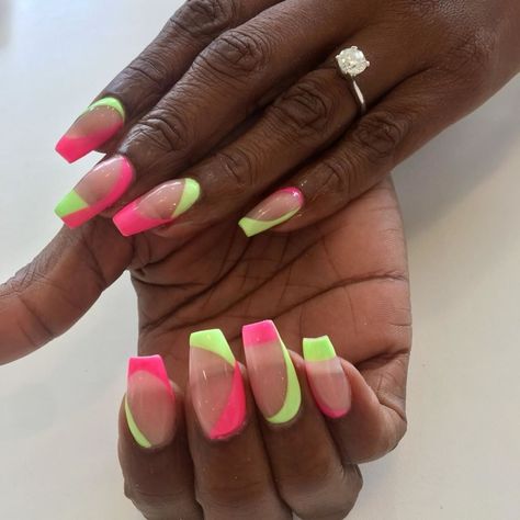 Obsessed with this pink and green combination on the nails!⠀⠀⠀⠀⠀⠀⠀⠀⠀ .⠀⠀⠀⠀⠀⠀⠀⠀⠀ .⠀⠀⠀⠀⠀⠀⠀⠀⠀ .⠀⠀⠀⠀⠀⠀⠀⠀⠀ . #acrylicnails #nails #nailart… Neon Pink Shorts, Lime Green Nails, Faded Nails, Green Combination, Green Nail Designs, Green Nail, Short Nail Designs, Gel Nail Designs, Pretty Acrylic Nails