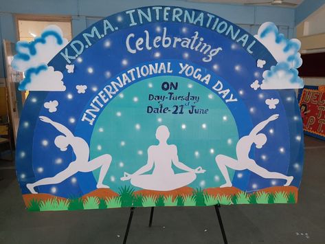 Yoga Day Decoration Ideas, Yoga Day Chart For School, Yoga Bulletin Board Ideas, Yoga Day Board Decoration, Yoga Day Posters Ideas, Sports Day Decoration, Easy Kids Art Projects, Notice Board Decoration, Soft Board Decoration