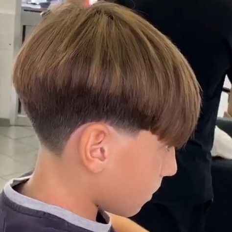 Little Boy Bowl Cut, Boys Bowl Cut, High School Hairstyles, Girls Hairdos, Boy Haircuts Long, Wedge Haircut, Bowl Haircuts, Toddler Boy Haircuts, Boy Haircuts