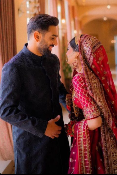 Engagement Gowns Western, Gowns Western, Asian Wedding Dress Pakistani, Muslim Wedding Photography, Engagement Gowns, Asian Wedding Dress, Bridal Lehenga Red, Long Hair Wedding Styles, Cute Relationship Photos