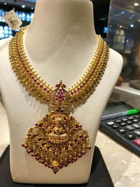 Gold Mango Haram Designs, Gold Mango Haram, Latest Necklace Design, Lakshmi Devi, Temple Jewelry Necklace, Antique Gold Jewelry Indian, Gold Necklace Indian, Gold Necklace Indian Bridal Jewelry, Antique Bridal Jewelry