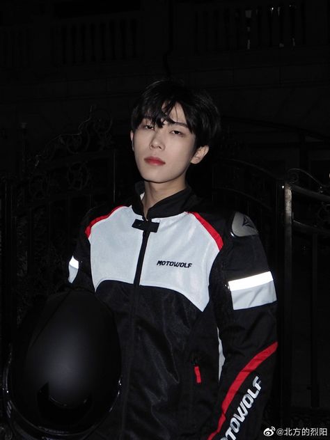 Street Racer Aesthetic, Racer Drawing, Racer Aesthetic, Asian Male Model, Nascar Jacket, Car Racer, Feed Ig, Car Aesthetic, Ulzzang Boy