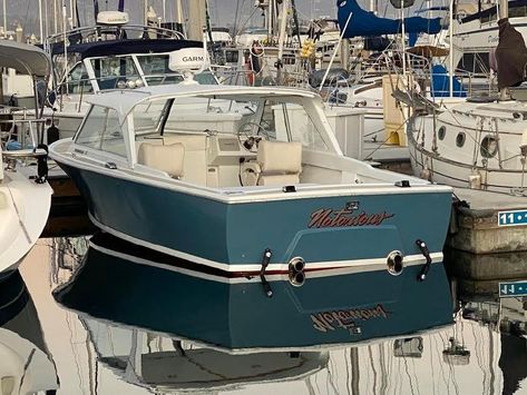 Bertram Boats, Cabin Cruisers For Sale, Power Boats For Sale, Sport Fishing Boats, Dream Boat, Bay Boats, Wooden Boat Plans, Cabin Cruiser, Fast Boats