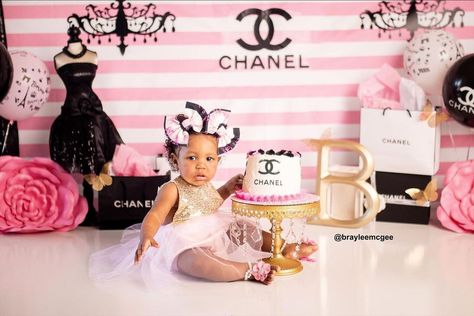 First Birthday Photoshoot, Classy Girl, Birthday Photoshoot, Photoshoot Inspiration, Newborn Photos, First Birthday, Number One, First Birthdays