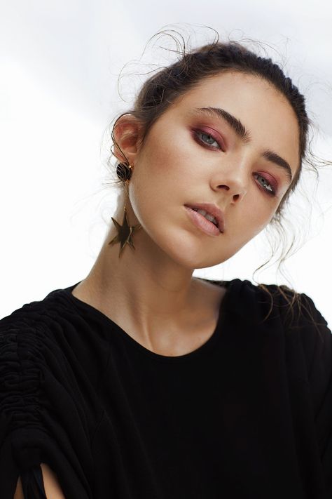 Beauty Note: Crimson Eyes Crimson Eyes, Amelia Zadro, Red Eye Makeup, Colourpop Eyeshadow, Acne Oil, Beautiful Eye Makeup, How To Apply Eyeliner, Beauty Shoot, Blue Eye Makeup