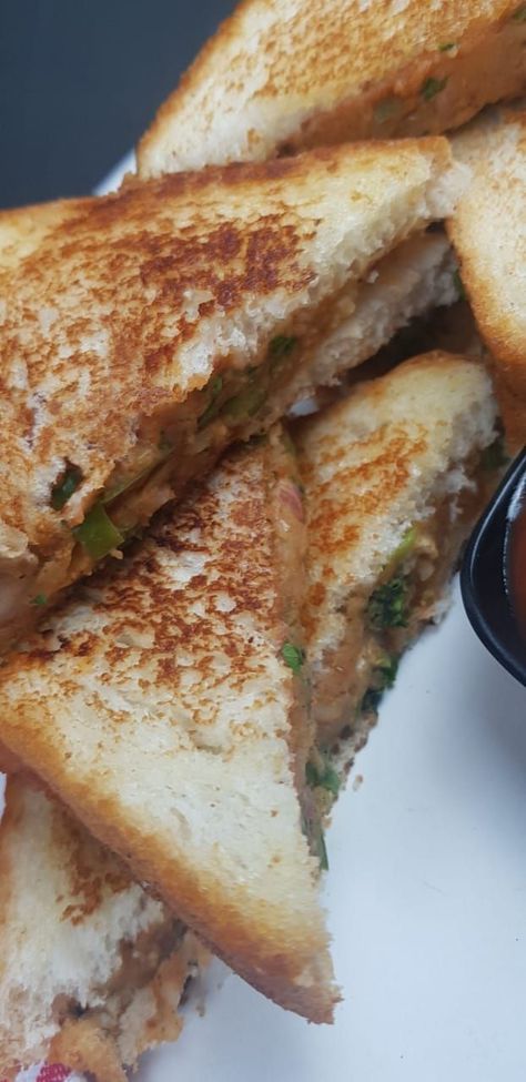 https://youtu.be/Dekogs8RJ40 #Sandwich #Potatosandwich #SpicyAlooSandwich Easy breakfast recipe |Crunchysandwichfor2minrecipe |Simplesandwichrecipe |Sandwichrecipe |Tomatosandwich |onionsandwich |Cucumbersandwich |Tastysandwichrecipe|Quicksandwichrecipe |Crunchyoniontomatosandwichrecipe |Easysandwichrecipe Masala Sandwich, Aloo Masala, Sandwich Easy, Potato Sandwich, Easy Breakfast Recipe, Food Babe, Indian Breakfast, Food Drink Photography, Tea Time Snacks