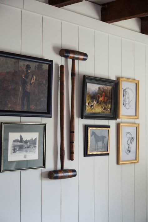 Equine Bedroom Ideas, Hermes Inspired Bedroom, Polo Mallet Decor, Fox Hunting Decor Equestrian Style, Hunt Country Style, Equestrian Office Decor, Equestrian Wall Decor, Vintage Equestrian Art, Equestrian Home Aesthetic