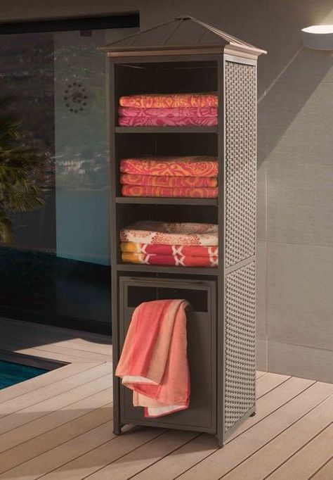 The Donnelly towel valet and storage cabinet provides ample storage space for pool accessories, towels or toys. This towel valet also features a hinged pull out storage bin with a screened bottom that can hold used towels or trash. Pool Towel Storage, Towel Storage Ideas, Pool Organization, Outdoor Pool Decor, Swimming Pool Area, Deck Furniture Layout, Pool Storage, Patio Storage, Modern Pools