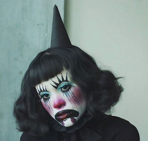 After Laughter Comes Tears, Cute Clown Makeup, Vampire Bride, Dark Circus, Halloween Clown, Graphic Makeup, Cute Clown, Halloween Makeup Inspiration, Vintage Clown